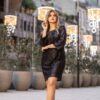 Vestido preto em lantejoulas finas com forro manga 3/4  decote redondo não cola ao corpo aquele modelo intemporal e elegante para as tuas festas s/m (50 cms cava a cava) l/xl (55 cms cava a cava) modelo com elasticidade 95% poliester 5% elastano