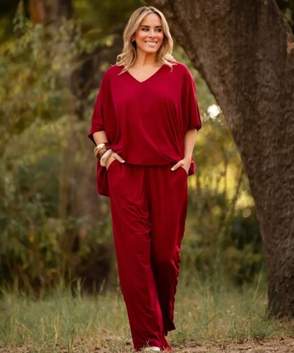 Conjunto tunica oversized e pantalona preto e bordeaux da marca Manuela Moreira, à venda na Charme Store, no Furadouro - Ovar
