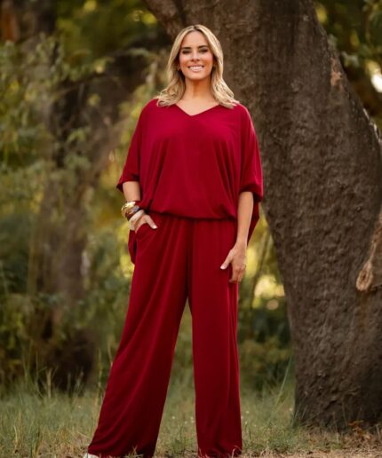 Conjunto tunica oversized e pantalona preto e bordeaux da marca Manuela Moreira, à venda na Charme Store, no Furadouro - Ovar