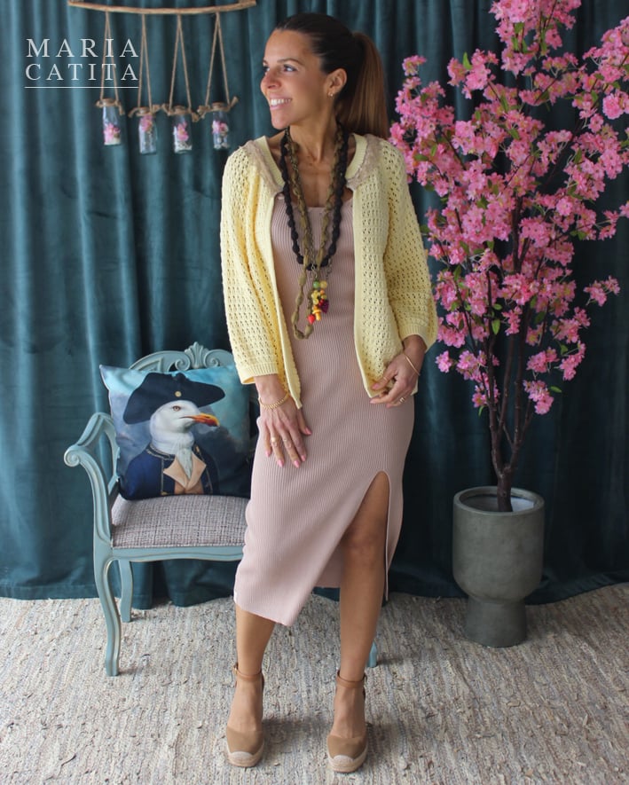 Vestido + casaco Veste S/M Composição: 100% Viscose Referência: 1026012 Preço normal€79,90 EUR