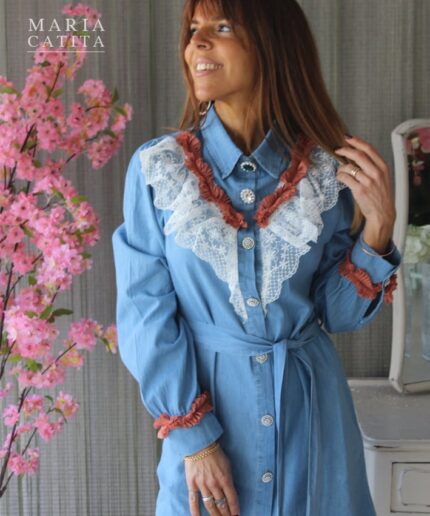 vestido  curto em tencel fresco com botões joia  bolsos e detalhes românticos típico da marca 90% algodão 10% poliester  50 cms de cava a cava